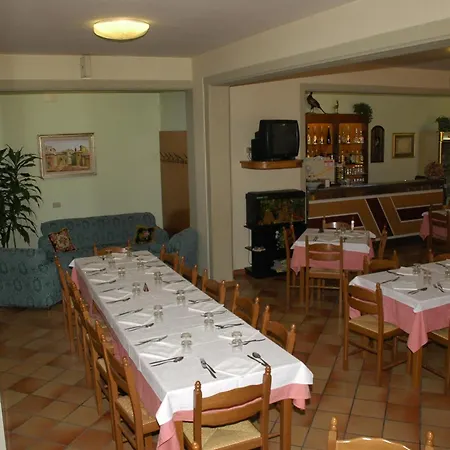 Ristorante Fiorelli 酒店 Preci